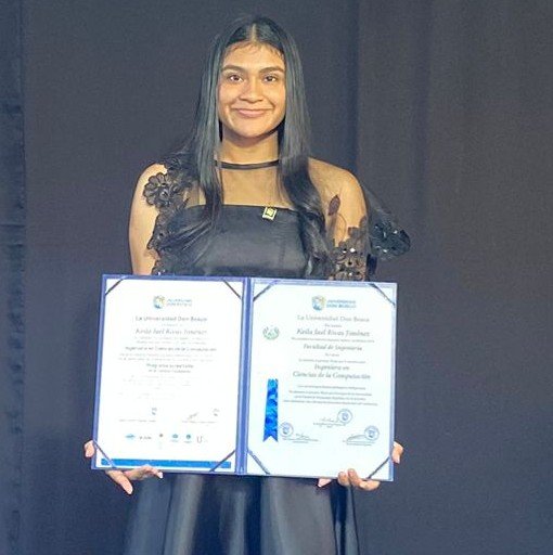 Becaria graduada — Universidad Don Bosco
