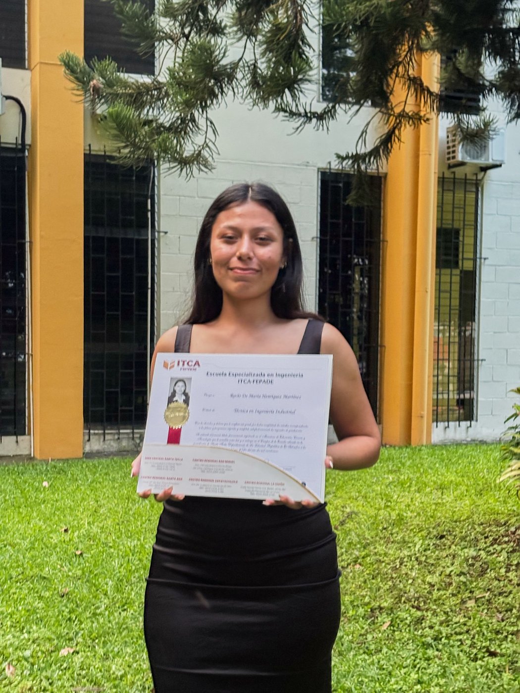 Becaria graduada — ITCA-FEPADE